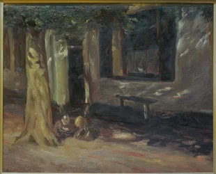 Enfants jouant devant la porte